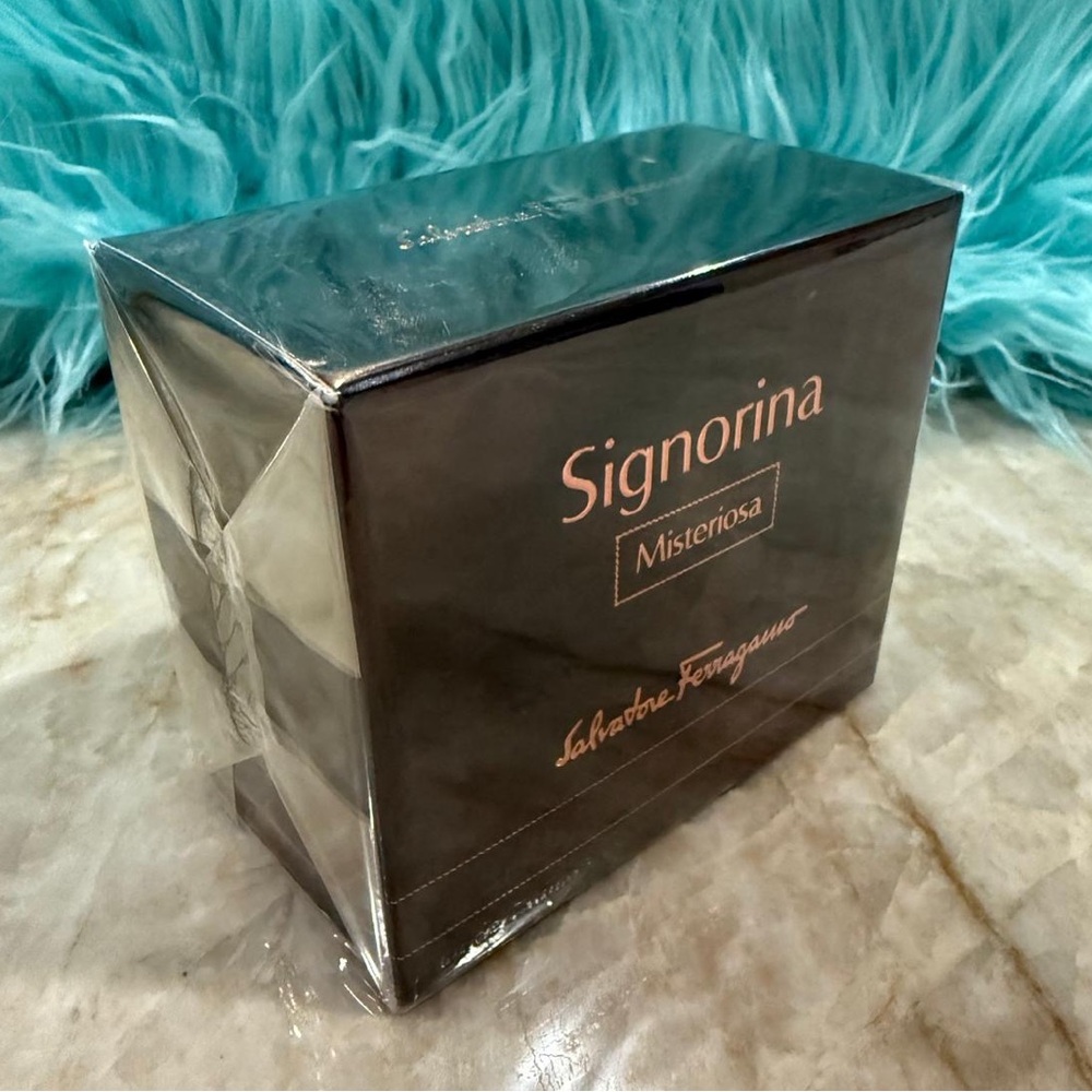 Salvatore Ferragamo Signorina Misteriosa in Black and Gold - EDT